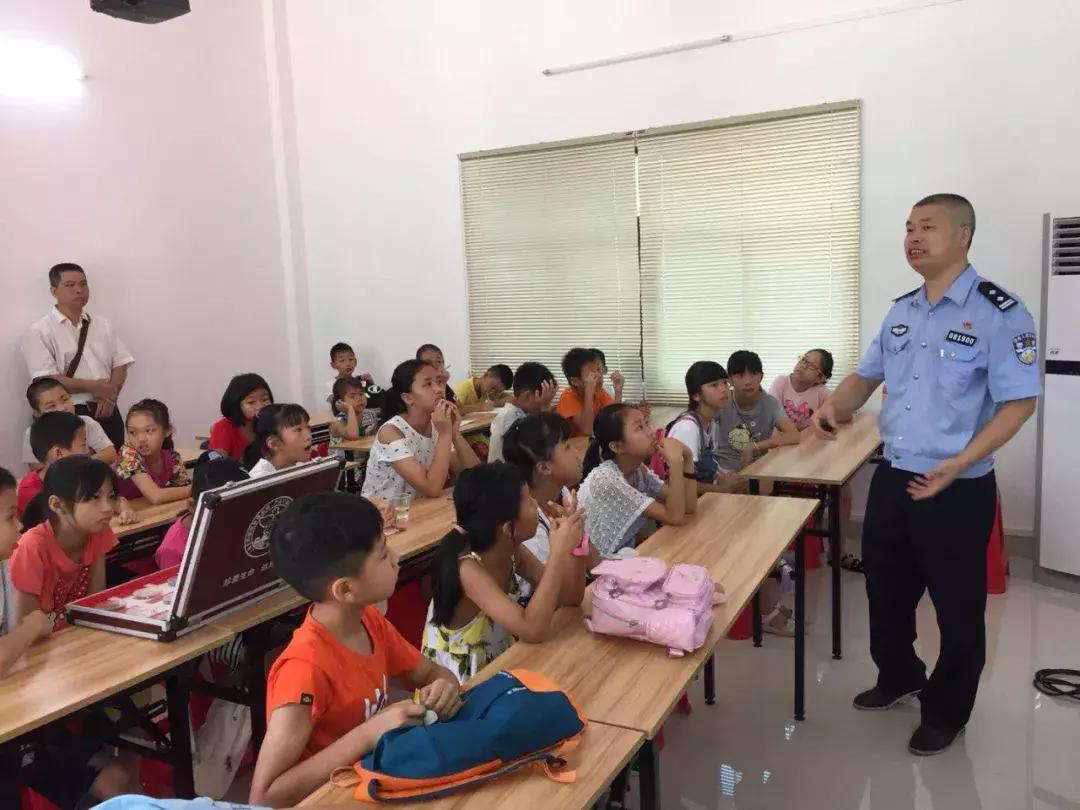 毒是怎么让人变坏？警官自制卡通动画，大学生与小朋友同堂欢笑！