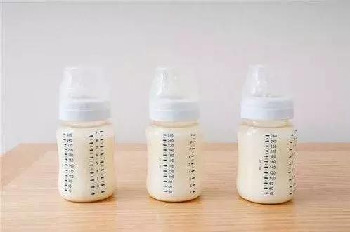 吃奶粉的时候奶瓶里出泡泡,婴儿喝奶粉瓶里好多泡泡