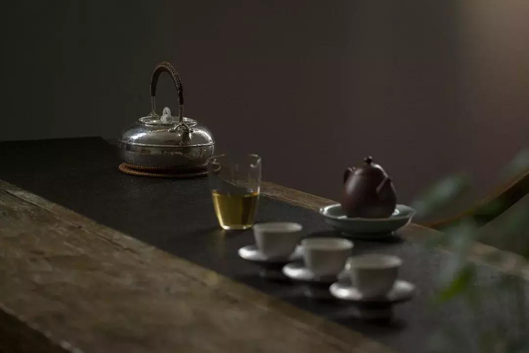 传统手工技艺银壶锻打过程,非遗全手工煅打银壶