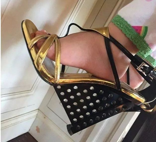 买14亿豪宅就为让小孩踢球，贝嫂家为什么没养出败家子？