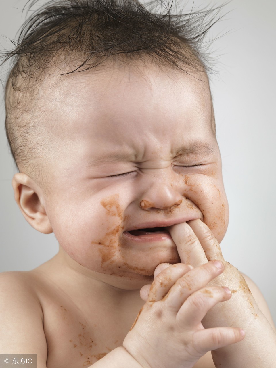 宝宝积食会导致全身皮肤黄吗,宝宝积食会导致脸上长小疙瘩吗