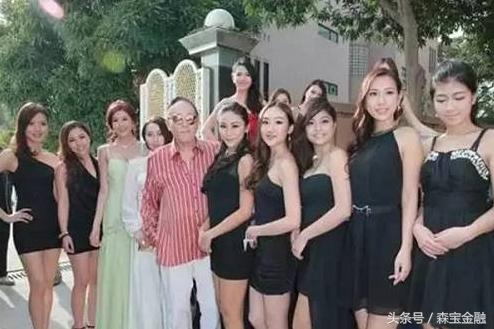 81岁的他还在不断更换女朋友身价百亿的他自称睡过上万佳丽