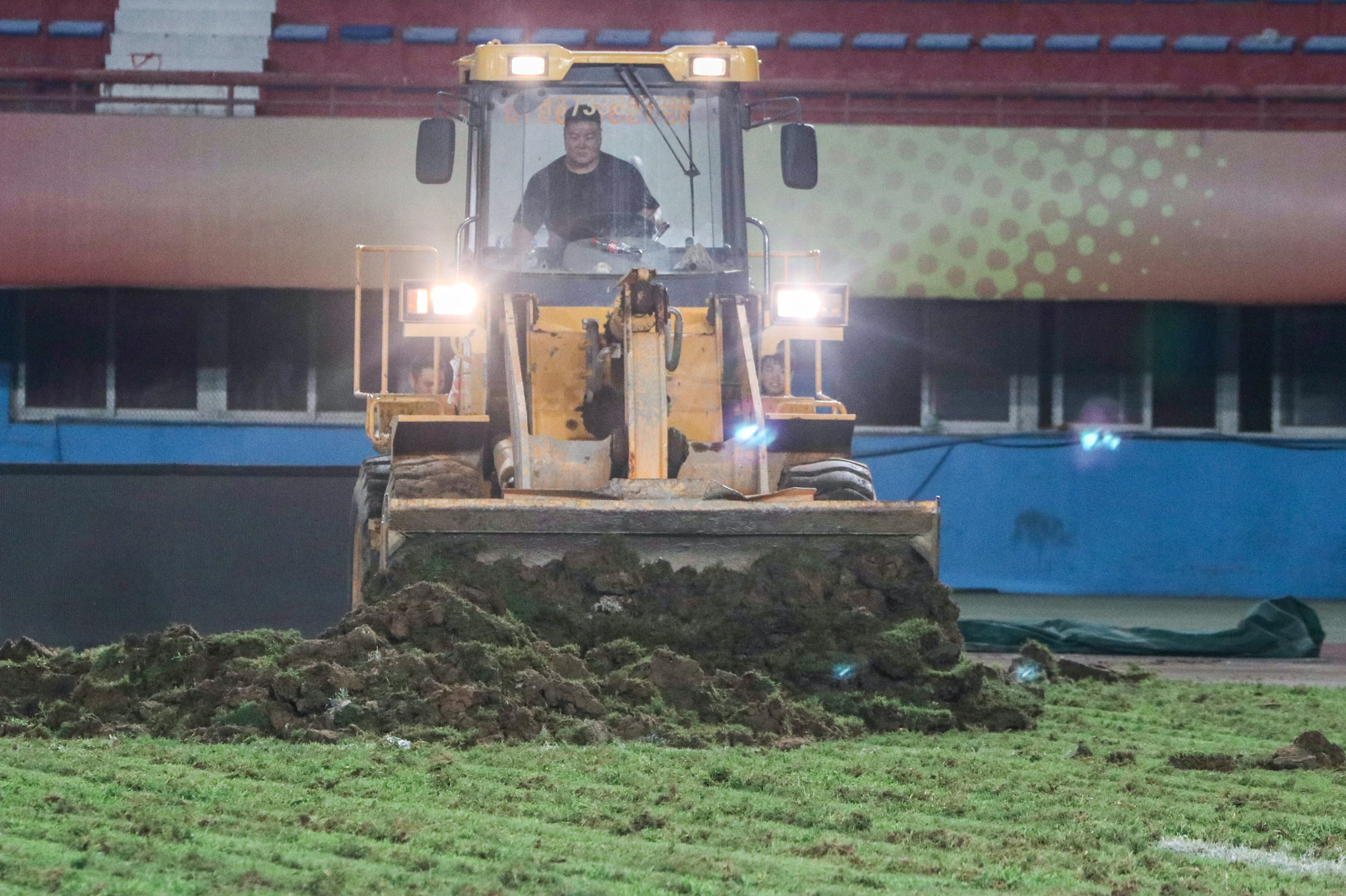 河南航体改造,河南建业主场草皮翻新视频