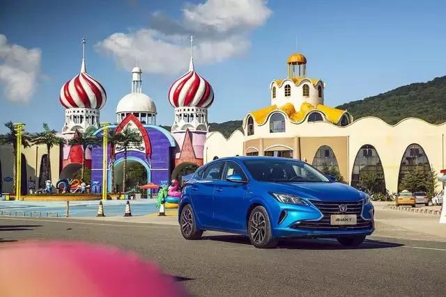 最美两厢车长安逸动xt,长安两厢车逸动xt该怎么选