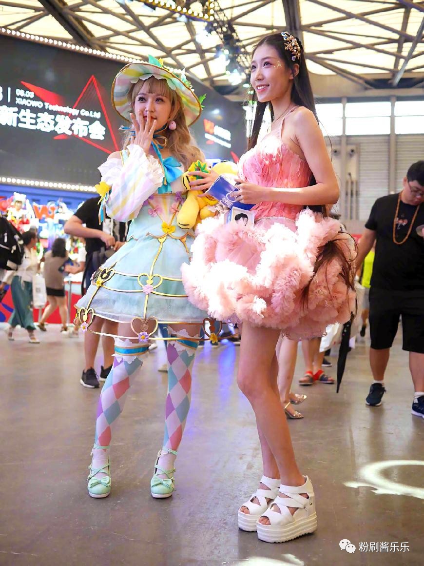 2018上海chinajoy红衣美女,2017chinajoy漂亮妹子