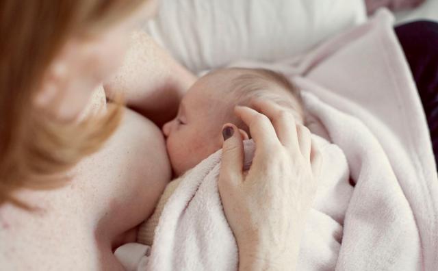 堵奶退烧推拿手法,哺乳期奶胀痛有硬块发烧了推拿