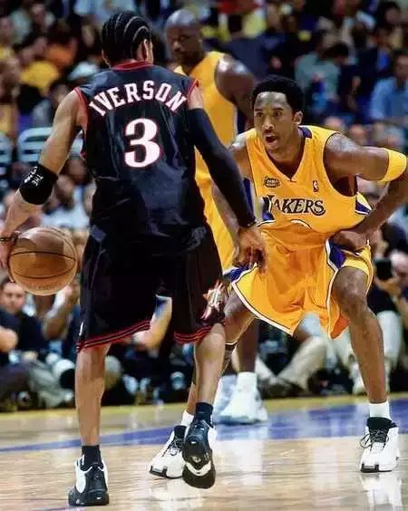 费城致敬艾弗森,01年费城艾弗森