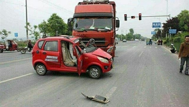 老年代步车处罚规定,老年代步车被判全责怎么要赔偿