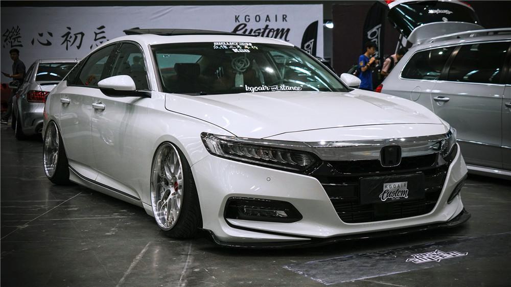 本田10代雅阁国内首改，花费7万将车打造成精品姿态！