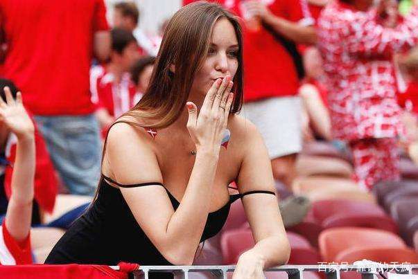 足球界最热最美的女球迷,足球赛场那些高颜值美女球迷瞬间