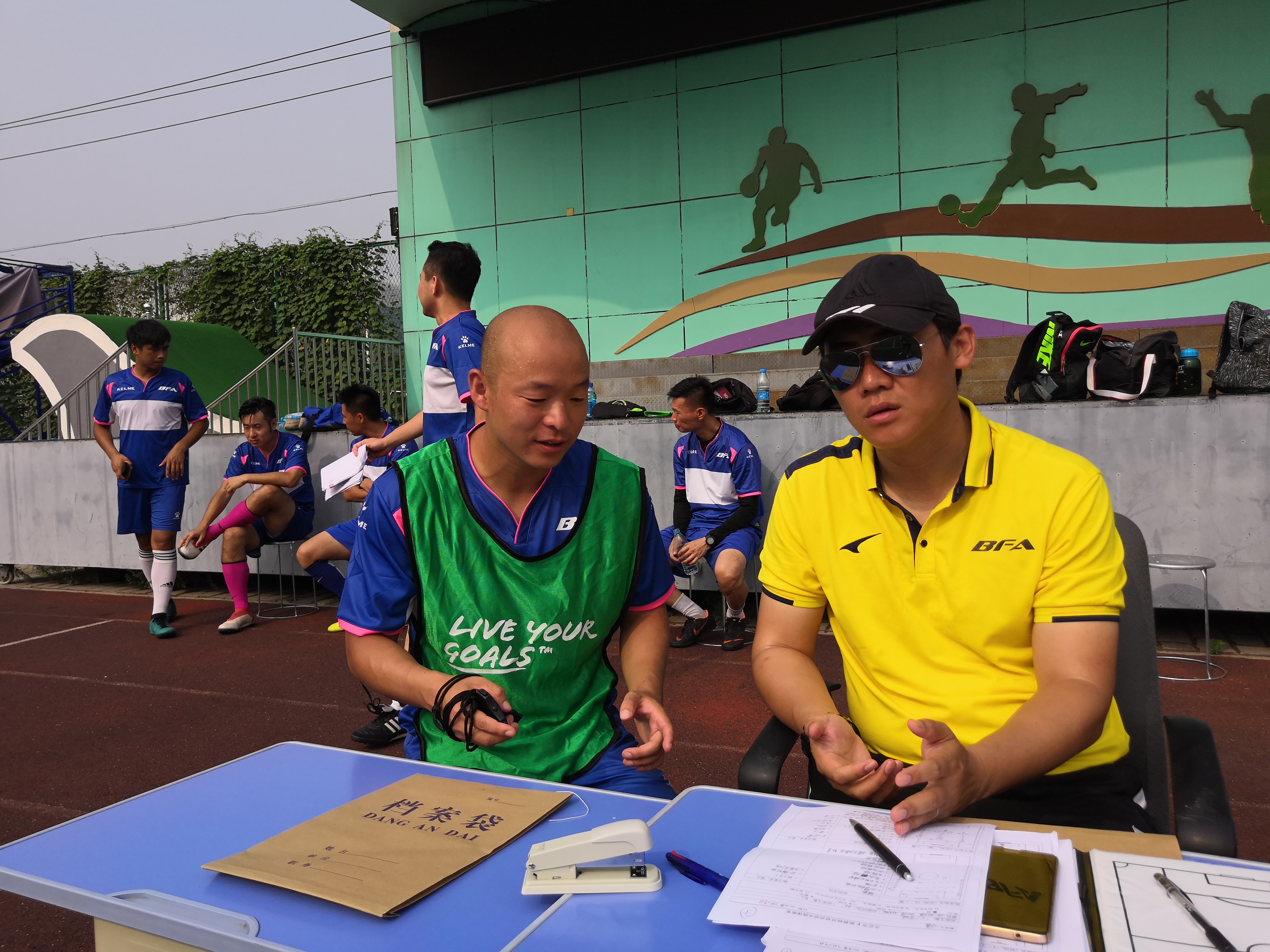激情盛夏绿茵赛场展雄风,夏日炎炎篮球场