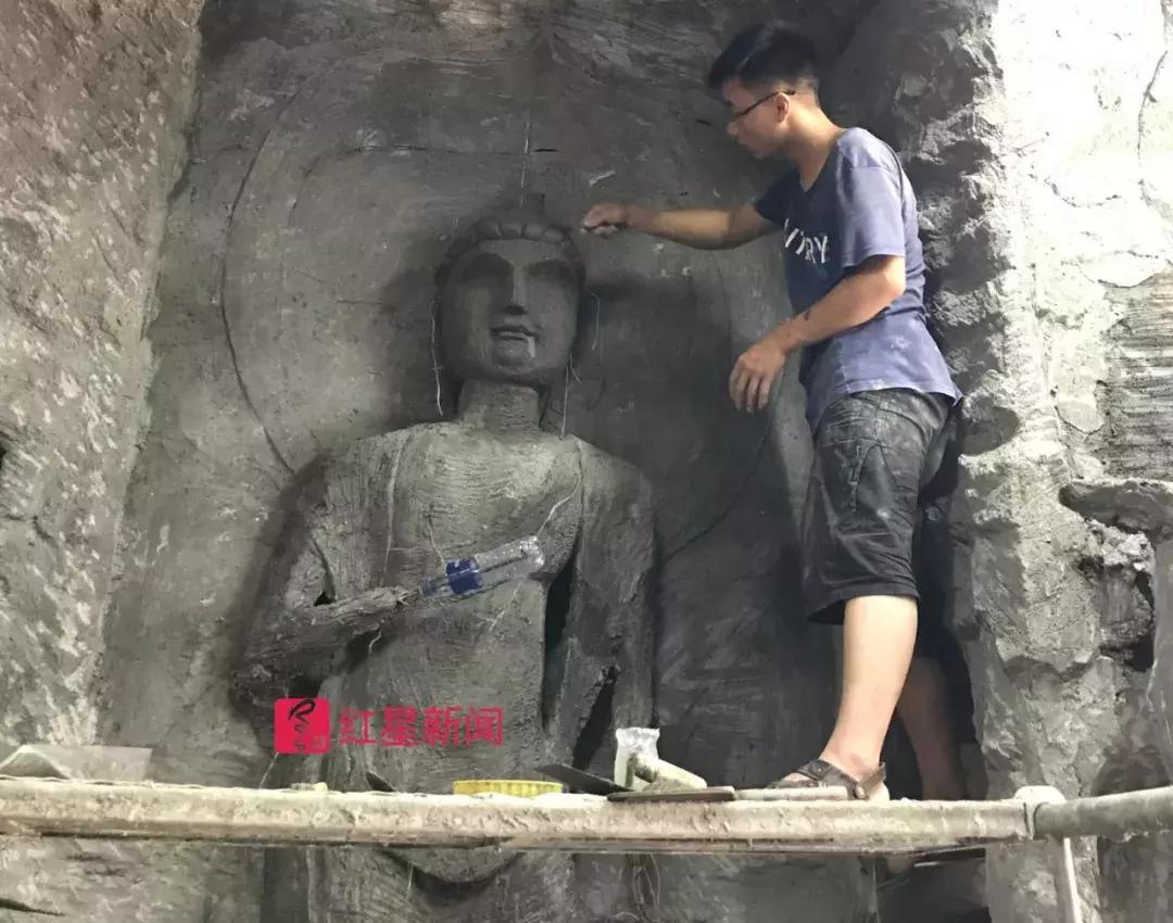 一边是亭台楼阁一边是“魔法学校”，这个“美术帝国”有点……