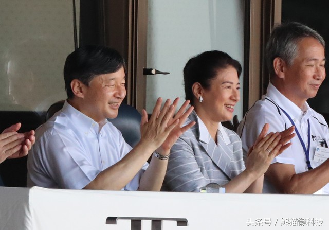 日本高中棒球赛甲子园开幕，日本皇太子出席