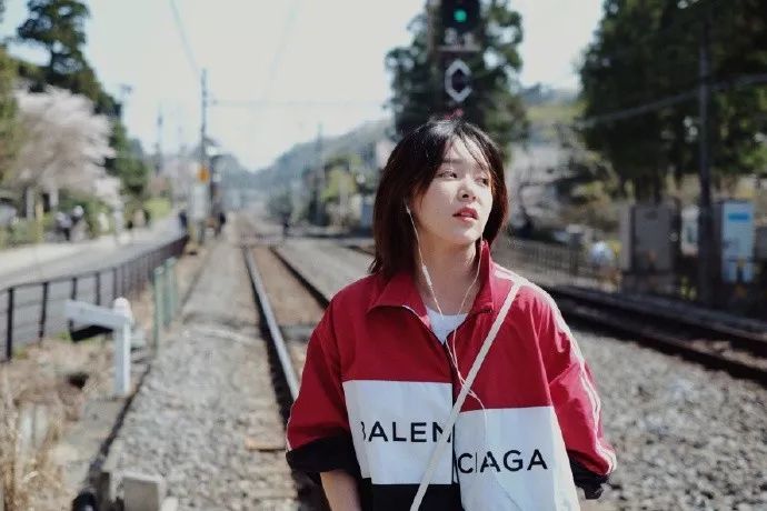 阚清子短发中分两股编发教程,阚清子同款短发发型适合什么脸型