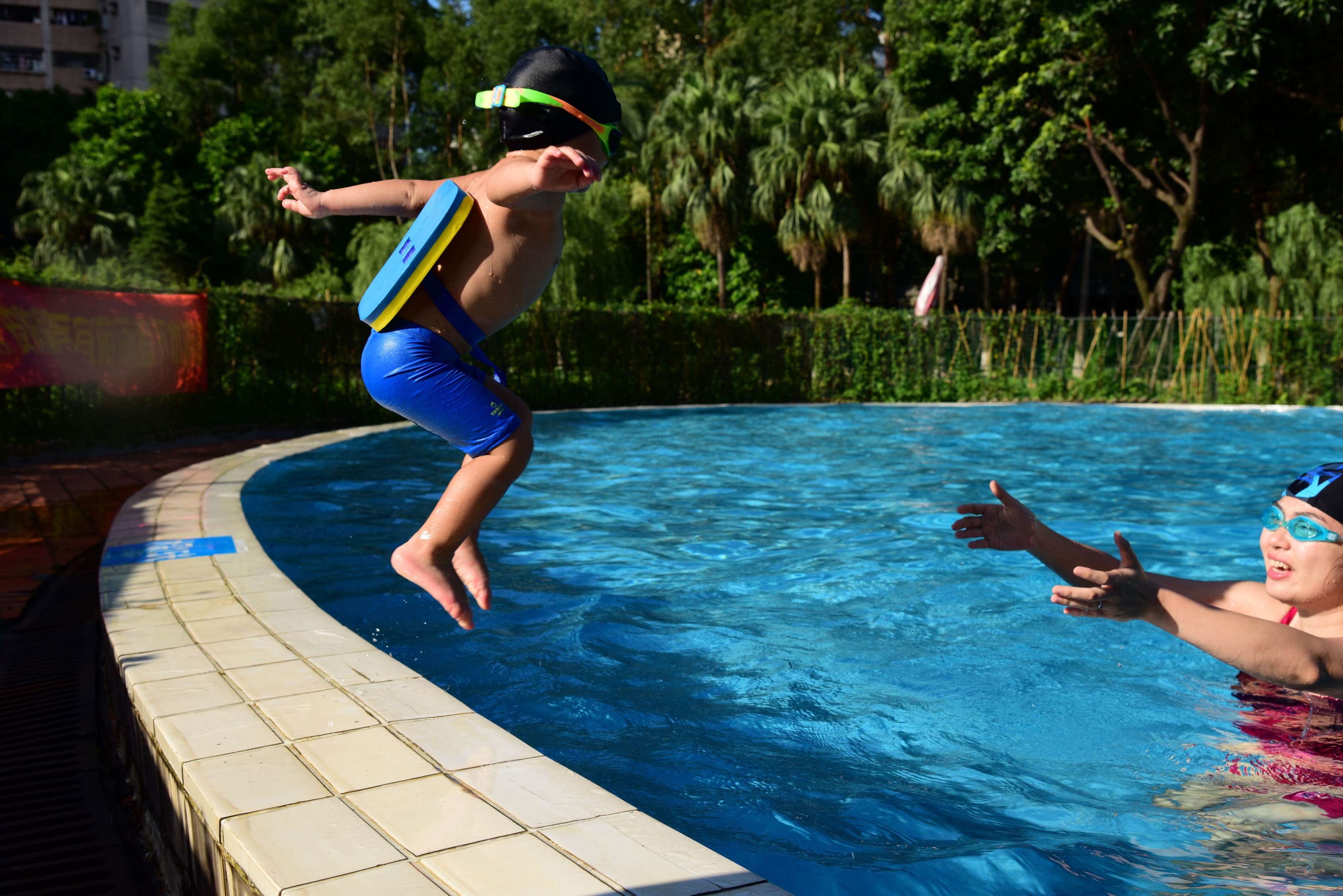 童趣夏天视频,熊孩子的调皮日常夏天