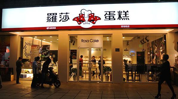 蛋糕店丢掉也不送人,面包店扔掉隔夜面包给流浪汉