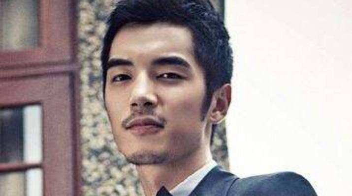 爱情公寓4展博离开,展博离开爱片段