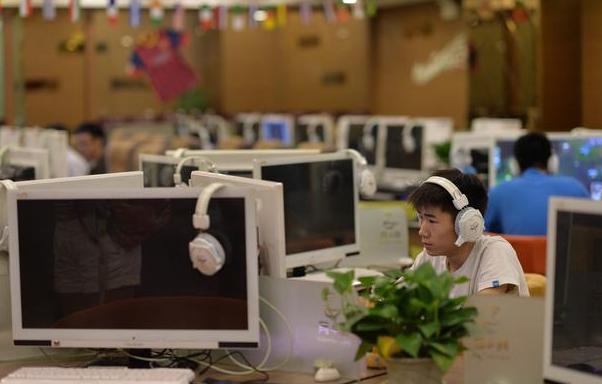 大学，自己买的电脑放着不用却去网吧抢位子，原因你可能不信