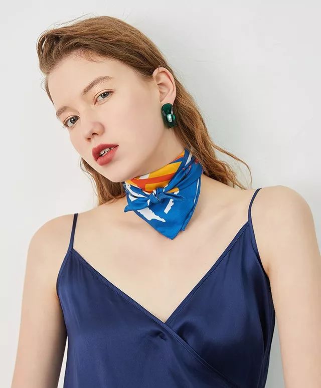 一条丝巾，省下90%的购衣钱