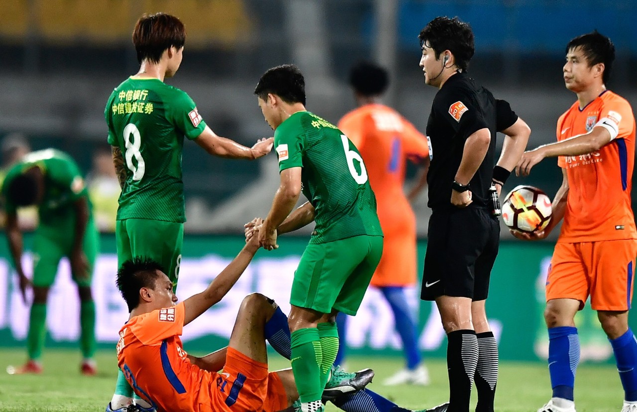 京鲁大战的韩国裁判何止是娘，起底之后有意外发现