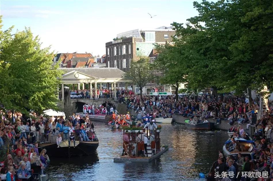 满城书香,如果”姿势“不够,你都不敢轻易来这座荷兰小城!