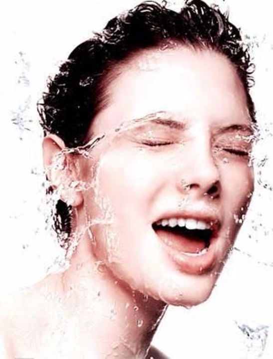 皮肤为什么锁不住水分,皮肤干锁不住水分用什么护肤品