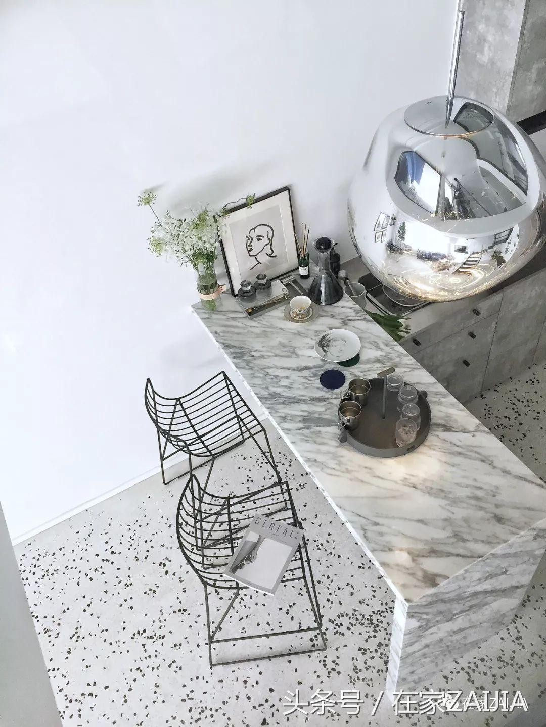 客厅正中放餐桌好吗,客厅放个大大的楼梯间