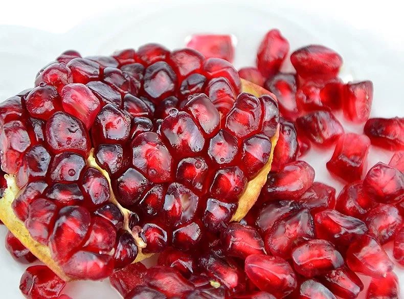 突尼斯软籽石榴被称之为雅诗兰黛,被誉为可以吃的雅诗兰黛软籽石榴