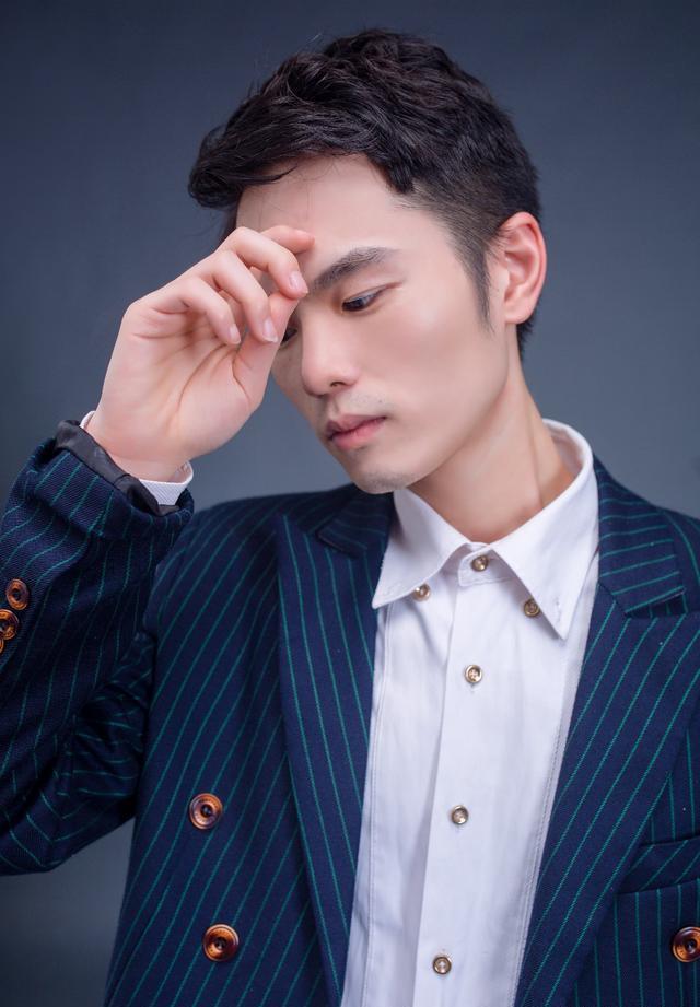 斗鱼十月船长对线视频,十月船长解说lpl比赛视频