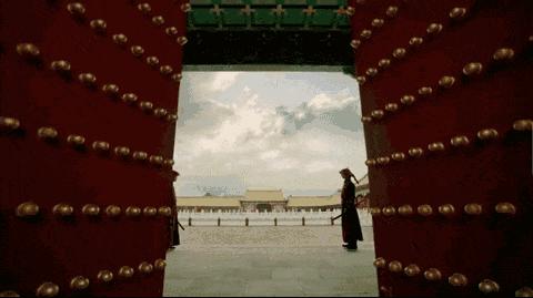 臣妾画了绛唇妆，皇上今晚别走了