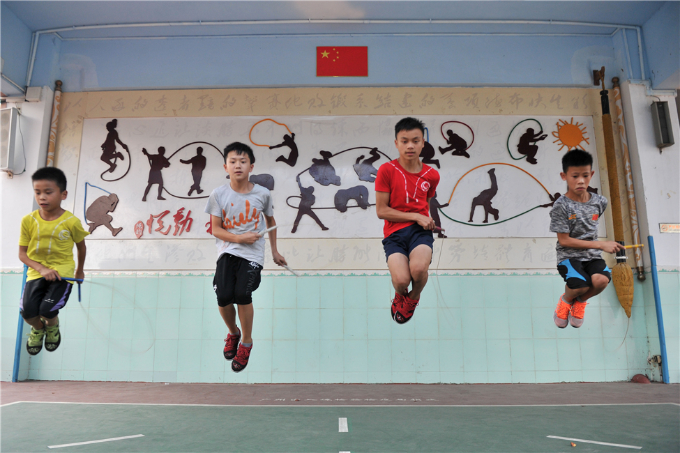 跳绳世界冠军真实故事,光速少年岑小林挑战跳绳冠军