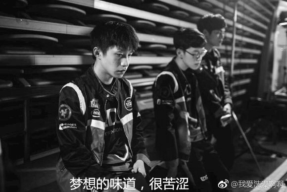 那些让你看哭的英雄联盟,英雄联盟令人怀念的图片