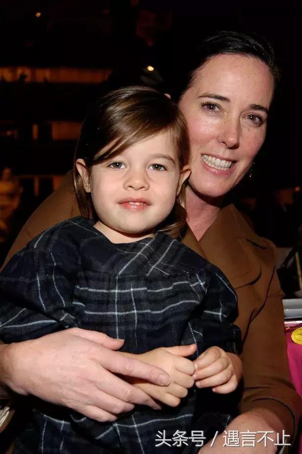 创立24亿美金的品牌，带来无数少女心的手袋，却在不快乐中离逝