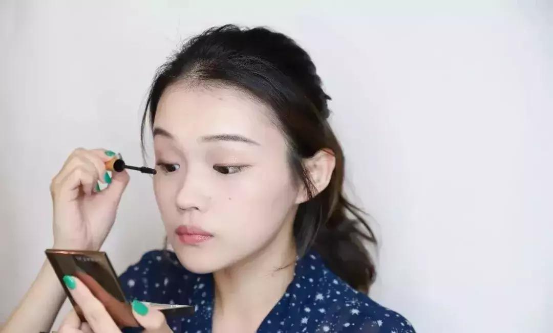 早起画个精致妆,5分钟快速出门日常妆