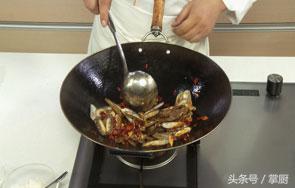 蛏子肉的家常做法爆炒需要焯水么,蛏子肉的家常做法爆炒搭配什么菜