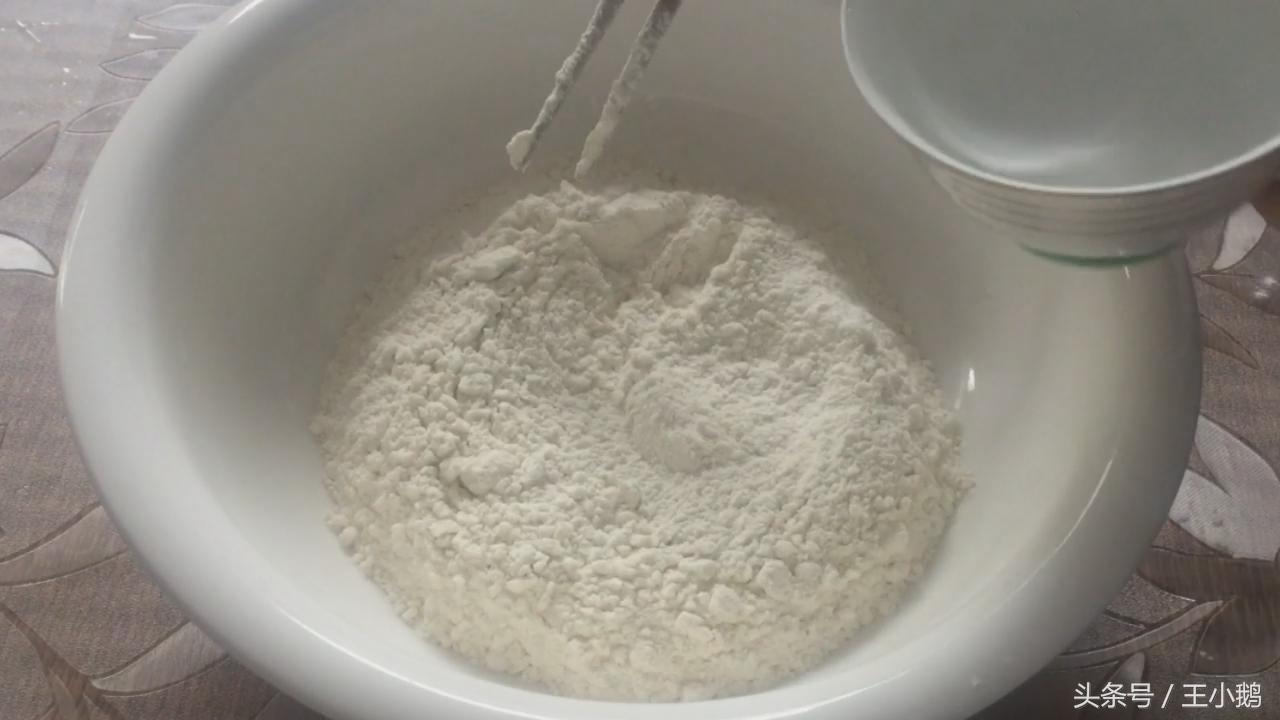 家里做凉皮蒸的都是开裂的啥原因,做凉皮的时候凉皮开裂因为什么