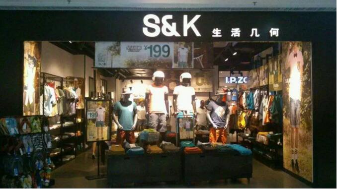 时下年轻人喜爱的潮牌有哪些,年轻人现在穿的潮牌有哪些