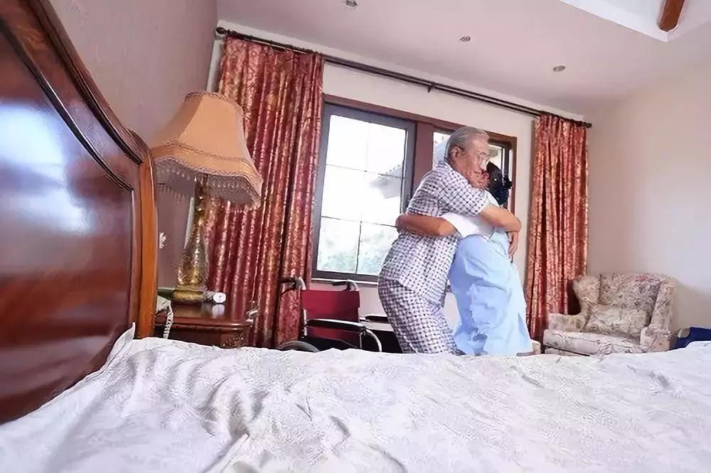 床和轮椅的转换,轮椅的正确使用实训报告