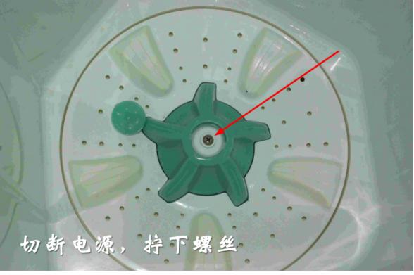 洗衣机比马桶脏100倍，婆婆不信，师傅拆开洗衣机，恶心惨了