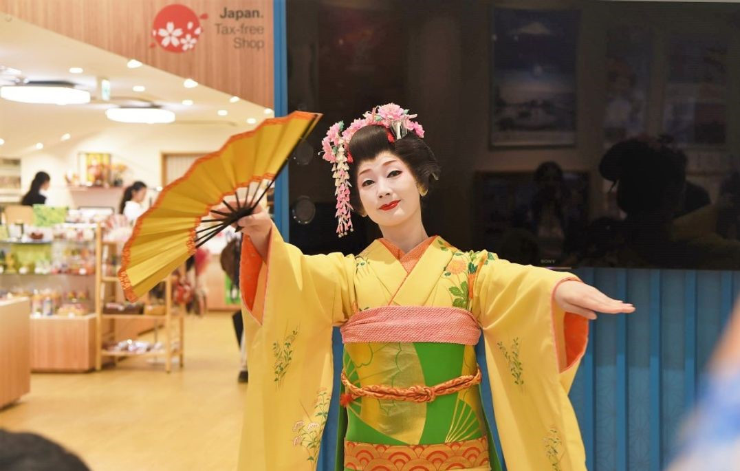 旅行购买纪念品,旅行一次性必带用品怎么买