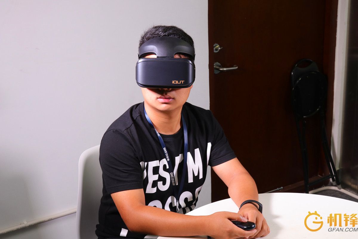 爱奇艺奇遇vr新款,爱奇艺奇遇二代vr清晰度