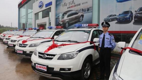 当国产车披上警车制服,网友:奥拓很可爱,吉利很帅气!