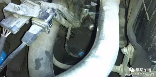 刹车越踩越软怎么回事,刹车越踩越软什么原因