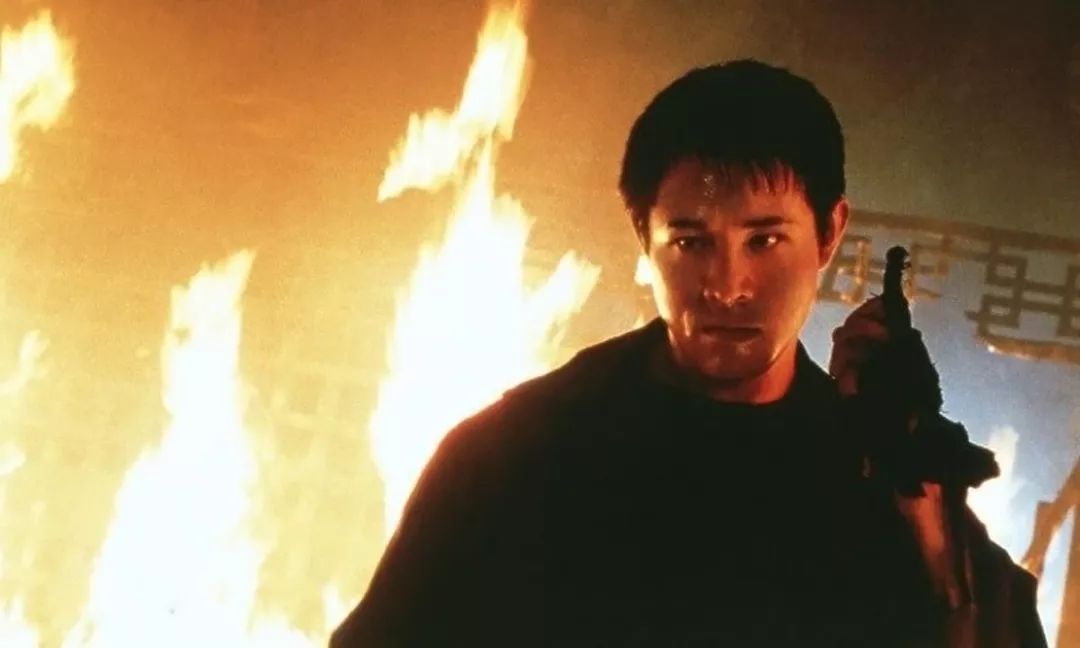 李连杰在好莱坞第一次做男主角，用中国功夫打美式橄榄球