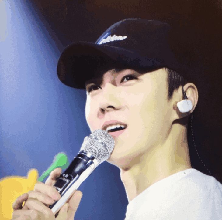 吴世勋舞台落泪视频,吴世勋应援成员们