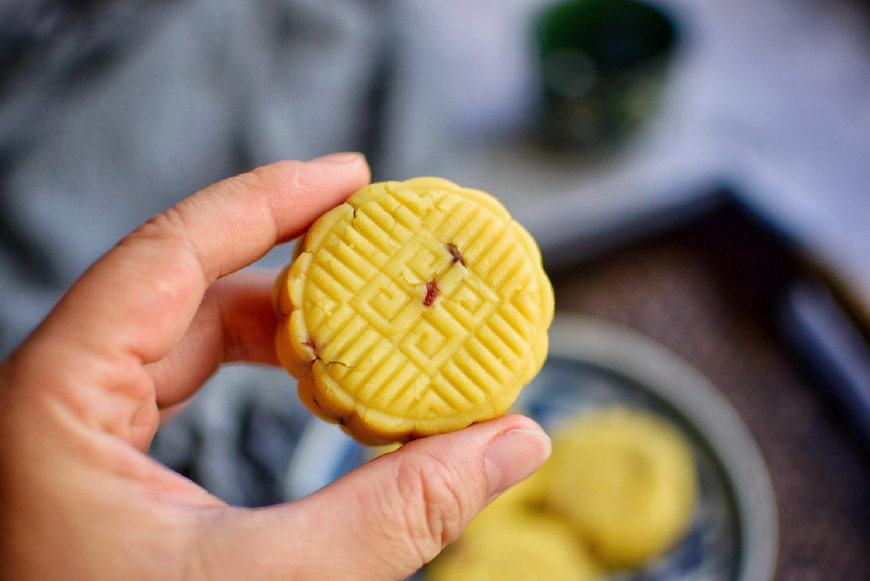 教你绿豆糕正宗的做法，软嫩香甜，还能解暑，做法简单，一看就会