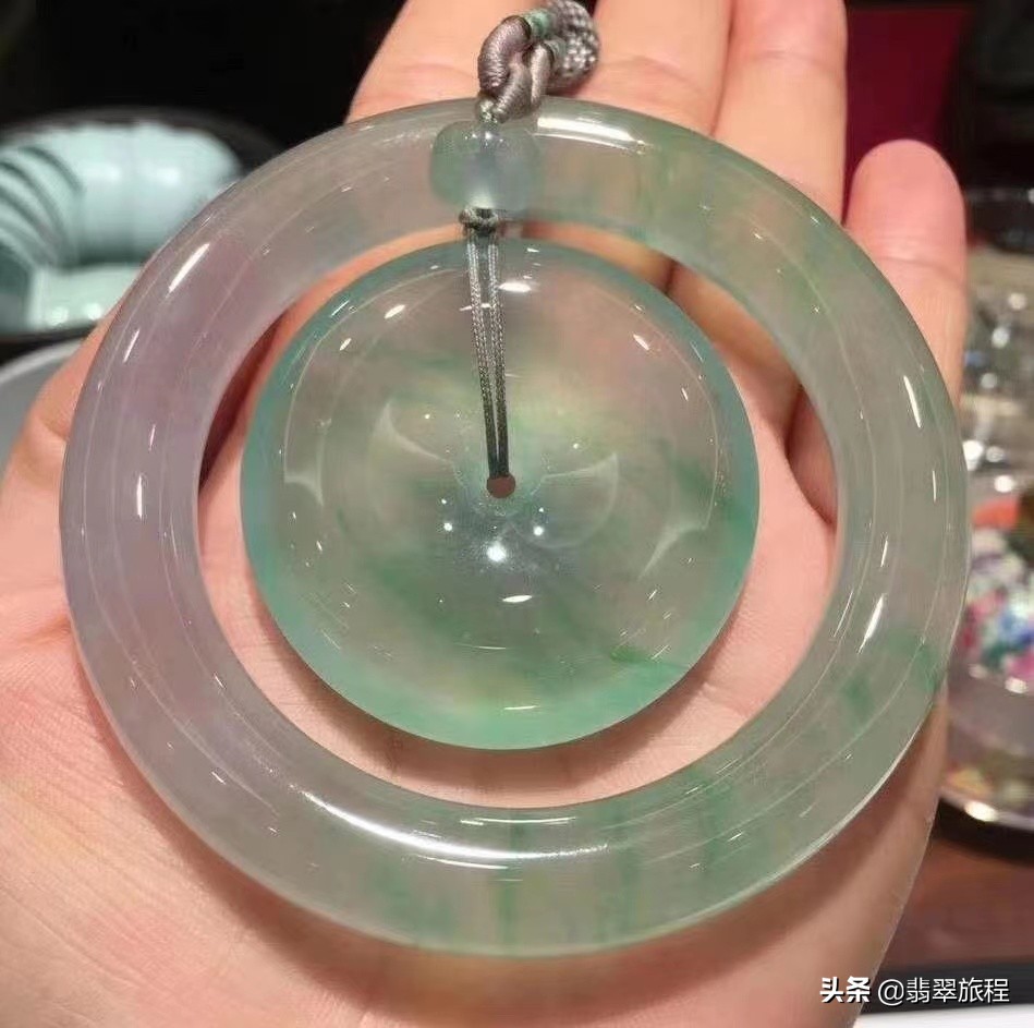 选购翡翠手镯有哪些小技巧,选翡翠手镯要注意什么