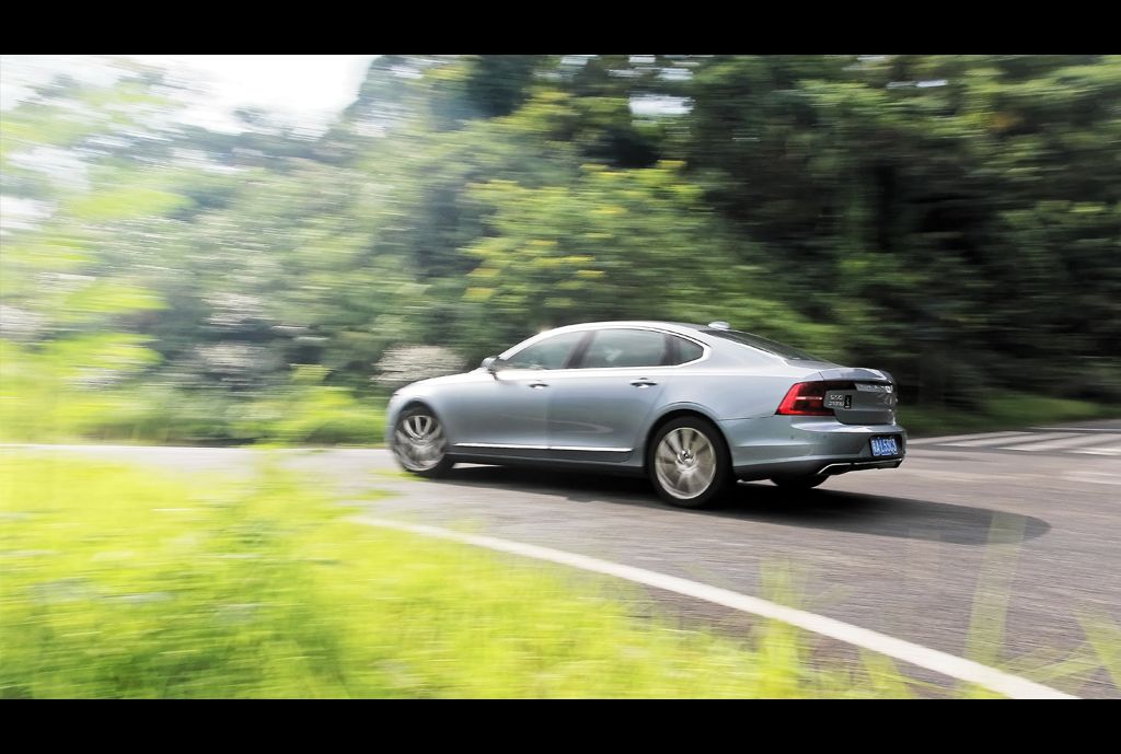 沃尔沃xc60和s90哪个更安全,沃尔沃s90安全测试