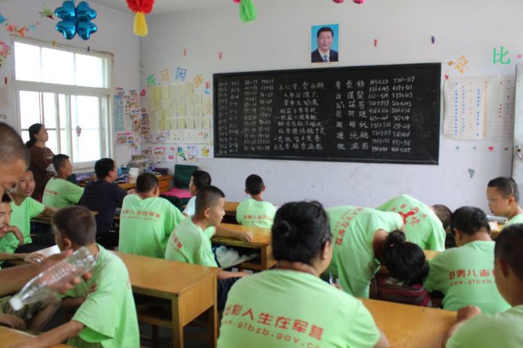 关爱聋哑伴智力障碍儿童,关爱残疾孩子