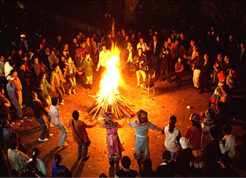 彝族人传统节日是啥,彝族的节日有什么特别的地方